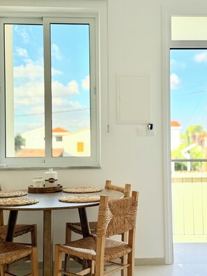 Comfort appartement, 1 queensize bed met slaapbank, balkon, uitzicht op tuin | Dineren