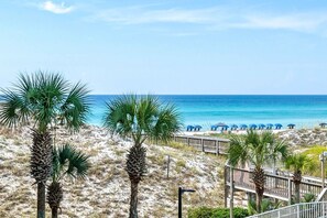 Beach nearby - Lovely waterfront condo with balcony, pool, hot tub & pickleball (Santa Rosa Beach)