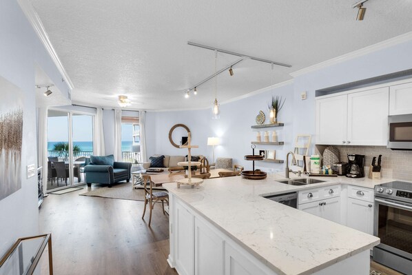 Fridge, microwave, oven, stovetop - Lovely waterfront condo with balcony, pool, hot tub & pickleball (Santa Rosa Beach)