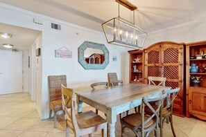 Dining - SeaSpray beachfront paradise with 3 pools, hot tub, marina, & tennis (Perdido Key)