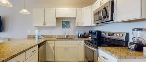 Frigorifero, microonde, forno, piano cottura