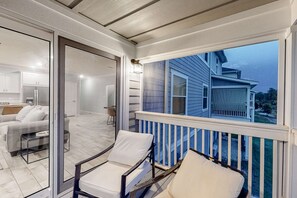 Interior - Beautiful & open home with enclosed porch, game room, W/D - beach & pool access (Perdido Key)
