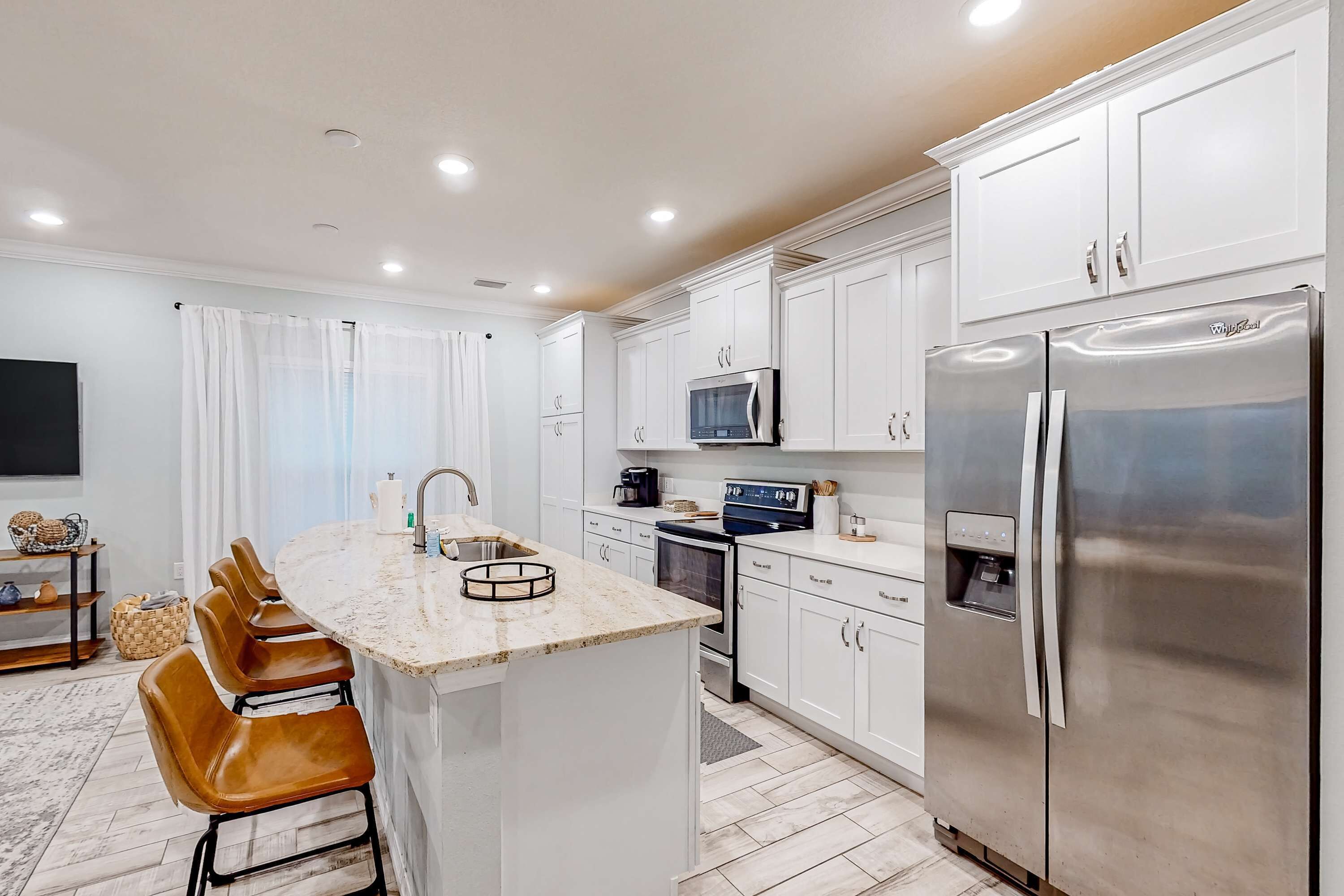 雪櫃、微波爐、焗爐、爐具