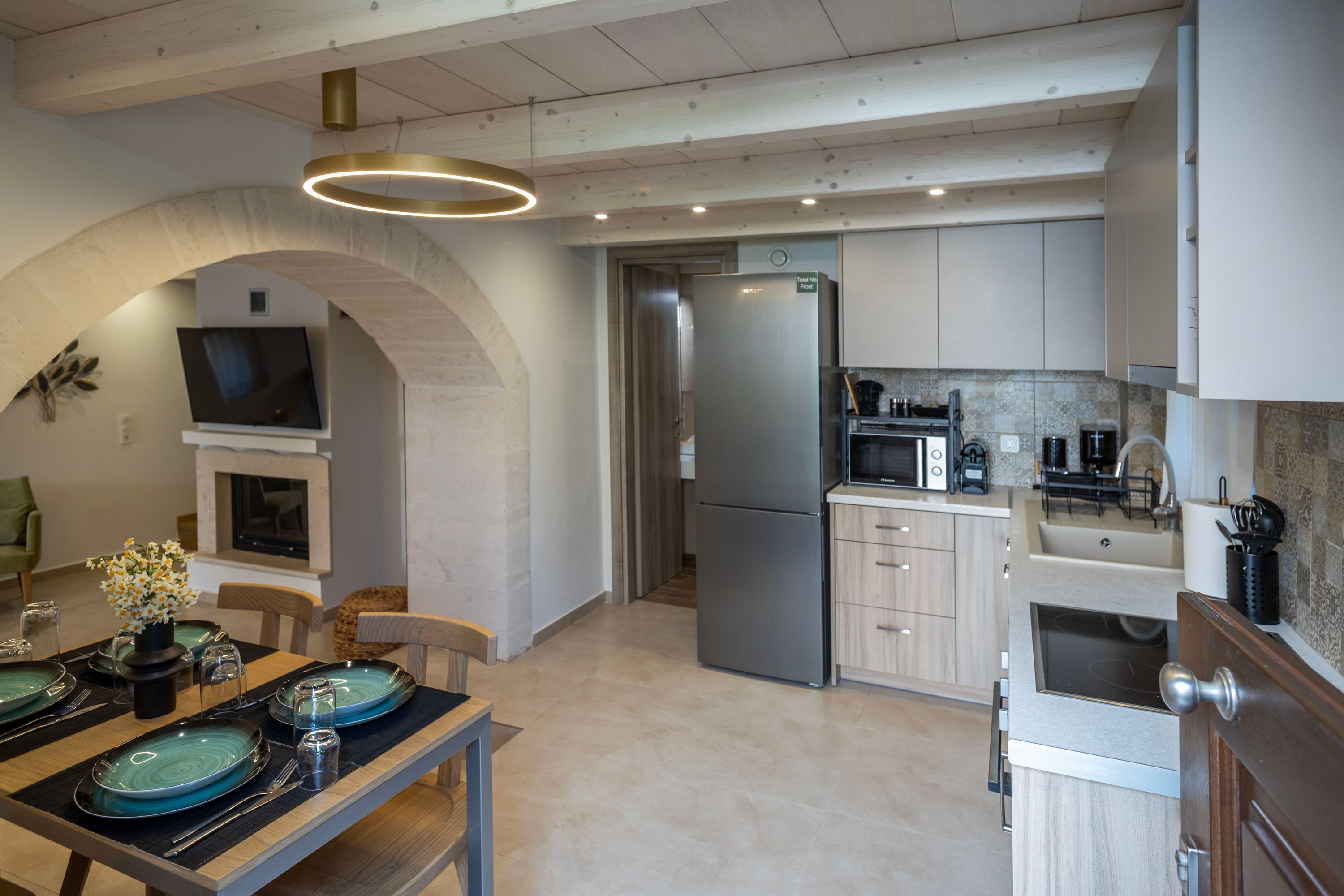 House | 2 bedrooms, desk