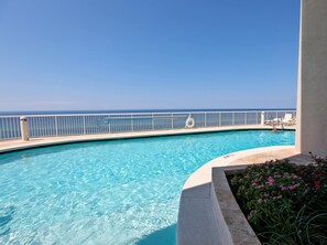 Pool - Gulf-facing condo with pool, scenic balcony, beach service & beach access (Panama City Beach)