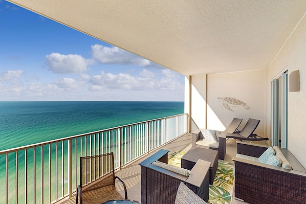 Property grounds - Top-floor penthouse condo with amazing view, balcony, W/D, pools, gym, & hot tub (Panama City Beach)