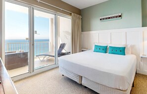 2 bedrooms, iron/ironing board, Internet, bed sheets - Top-floor penthouse condo with amazing view, balcony, W/D, pools, gym, & hot tub (Panama City Beach)