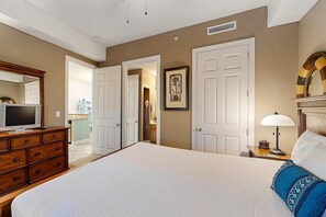 2 habitaciones, tabla de planchar con plancha, internet y ropa de cama