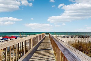 On the beach - Jetty East 306B (Destin)