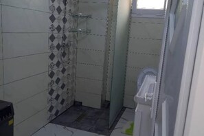 Douche, sèche-cheveux