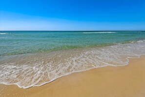 Beach - Snowbird-friendly beach condo with pools, putting green, shopping, & dining (Panama City Beach)