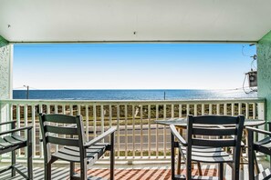 Outdoor dining - Multi-Level Seaside Condo w/ Easy Beach Access, Pool, & Water Views (Panama City Beach)