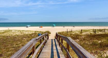 Classic Beach Condo with a Shared Pool, Loft, & Grill - Walk to the Beach