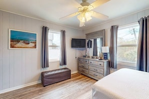 3 habitaciones, tabla de planchar con plancha, wifi y ropa de cama