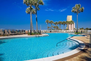 Pool - 15th-floor Gulf-front condo with beach view, balcony, heated pool, hot tub & gym (Panama City Beach)