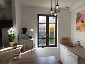 Fridge, microwave, oven, stovetop - Nature Escape Near Toulouse – Charming Farm Cottage by the Canal du Midi (Castanet-Tolosan)