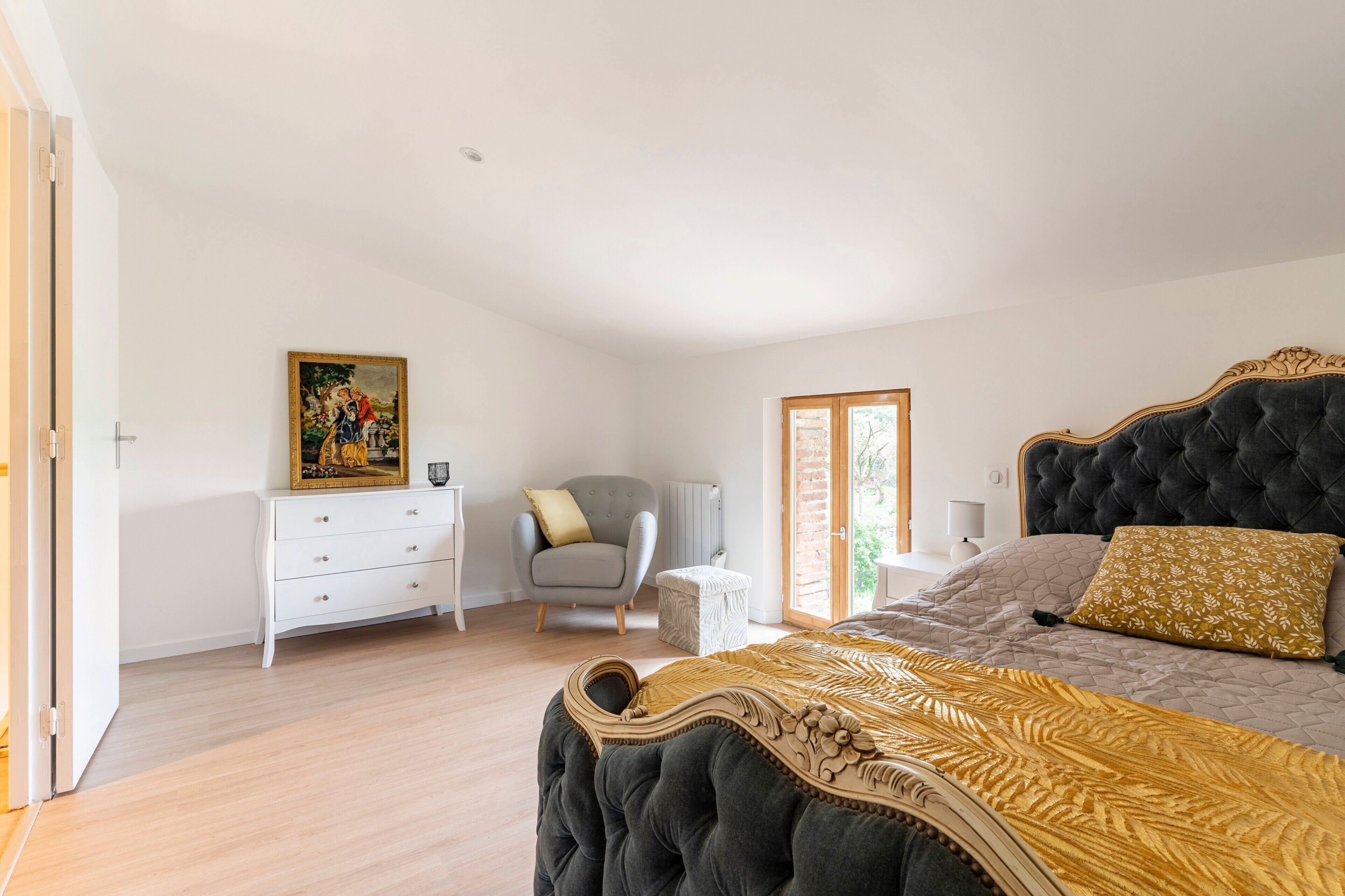 4 多间卧室、熨斗/熨衣板、WiFi、床单