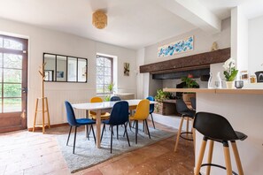 Dining - Nature Escape Near Toulouse – Charming Farm Cottage by the Canal du Midi (Castanet-Tolosan)