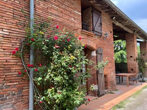 Exterior - Nature Escape Near Toulouse – Charming Farm Cottage by the Canal du Midi (Castanet-Tolosan)