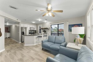 TV, offices - Condo near the water with pool, tennis, balcony, grill, washer/dryer, & AC (Panama City Beach)