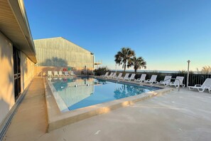 Pool - Beachfront Townhouse w/ Modern Upgrades Shared Pool, Fast WiFi, Outdoor Shower (Panama City Beach)