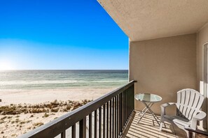 On the beach - Beautiful Pinnacle Port condo with pools & basketball court right next to beach (Panama City Beach)