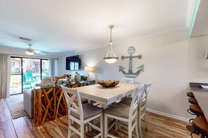 Dining - Renovated Townhome with Central AC, Shared Pools & Hot Tubs–Minutes to Beach (Panama City Beach)