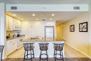 Fridge, microwave, oven, stovetop - Beach getaway steps from the beach with pool & gym (Panama City Beach)