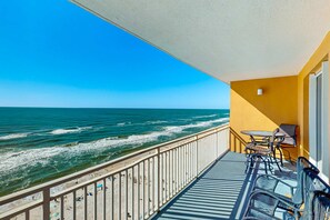 Property grounds - Beachfront, high-end condo with Pool, Hot tub & Splash pad (Panama City Beach)