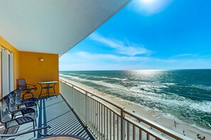 Property grounds - Beachfront, high-end condo with Pool, Hot tub & Splash pad (Panama City Beach)
