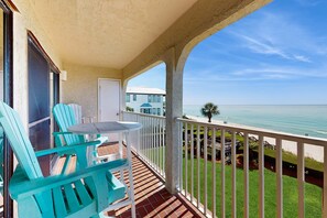 Property grounds - Ideally located beachfront home with balcony, washer&dryer, AC, & amazing views (Seacrest)