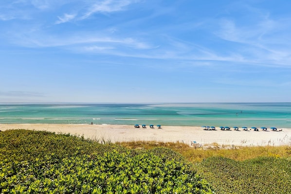 On the beach - Ideally located beachfront home with balcony, washer&dryer, AC, & amazing views (Seacrest)