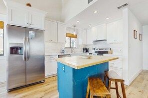 Fridge, microwave, oven, stovetop - Ideally located beachfront home with balcony, washer&dryer, AC, & amazing views (Seacrest)
