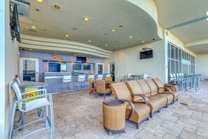 Dining - 7th-floor resort studio with partial Gulf views, outdoor pool, gym & hot tub (Panama City Beach)