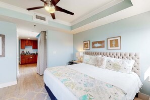 1 bedroom, iron/ironing board, WiFi, bed sheets - 7th-floor resort studio with partial Gulf views, outdoor pool, gym & hot tub (Panama City Beach)