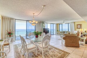 Interior - Centrally located condo w/ private balcony, Pool & Hot tub (Panama City Beach)