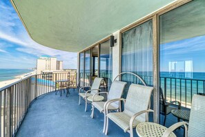 Property grounds - Centrally located condo w/ private balcony, Pool & Hot tub (Panama City Beach)