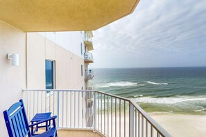 Property grounds - Beachfront condo with amazing views, shared pools, and beach access (Panama City Beach)