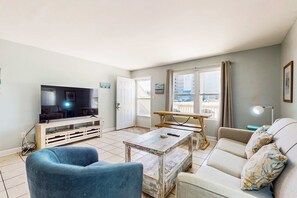 TV, offices - Adorable condo across from the Gulf with central AC, deck, pool & grill (Perdido Key)