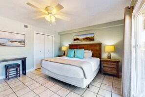 1 bedroom, iron/ironing board, WiFi, bed sheets - Adorable condo across from the Gulf with central AC, deck, pool & grill (Perdido Key)