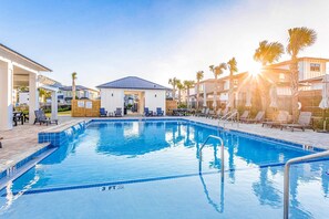 Pool - Gorgeous family home, plenty of space, family-friendly & close to everything (Pensacola)