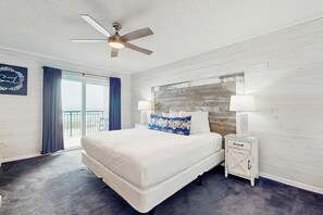 3 bedrooms, iron/ironing board, WiFi - Beachfront condo with pool & tennis courts - quick drive to dining (Fort Walton Beach)