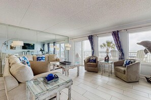 TV, DVD player, offices - Beachfront condo with pool & tennis courts - quick drive to dining (Fort Walton Beach)