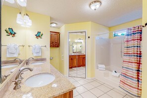 Shower, towels - Inviting  dog-friendly home with pool, hot tub, enclosed yard, & W/D (Perdido Key)