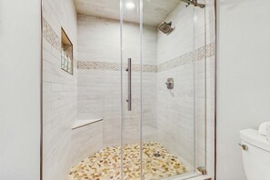 Shower, towels - Amazing Santa Rosa Beach condo with pool, hot tub & pickleball (Seacrest)
