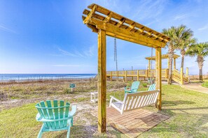 Terrace/patio - Gorgeous Oceanfront condo with washer/dryer, Gulf-front balcony & pool/hot tub (Perdido Key)