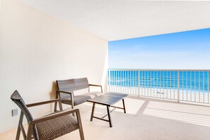 Property grounds - Gorgeous Oceanfront condo with washer/dryer, Gulf-front balcony & pool/hot tub (Perdido Key)