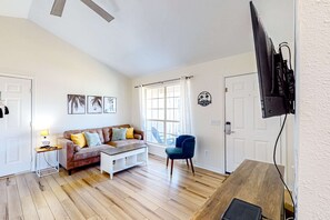 TV, offices - Updated home near the beach with patio, AC, & private W/D (Panama City)