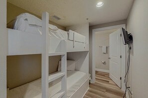 1 habitación, tabla de planchar con plancha y internet 