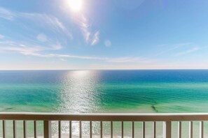 Property grounds - Spacious getaway on the Gulf of Mexico with balcony & beach access (Panama City Beach)